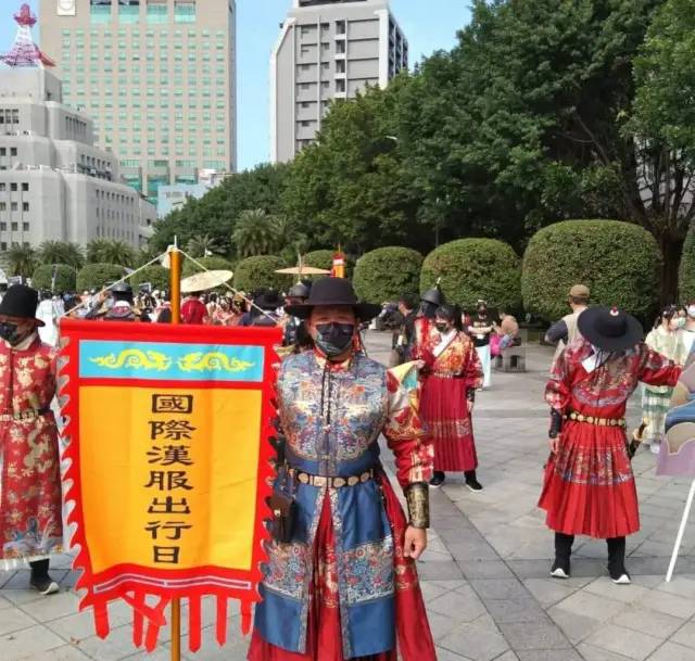 2021台湾汉服爱好者出行日大聚会,场面壮观,全家汉服出行“大明风华”显风采,天下汉服是一家。 2021台湾汉服爱好者出行日大聚会,场面壮观,全家汉服出行“大明风华”显风采,天下汉服是一家。