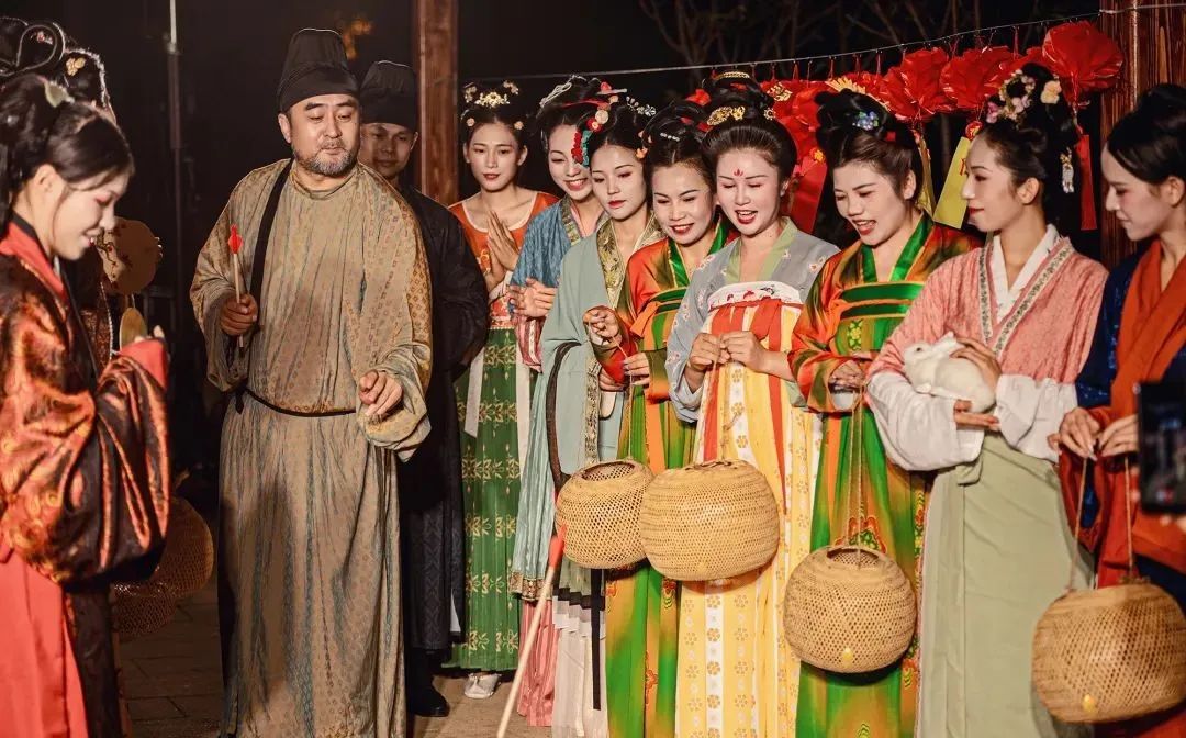 各地中秋汉服活动盘点!沉浸式体验中国传统文化盛宴! 各地中秋汉服活动盘点!沉浸式体验中国传统文化盛宴!