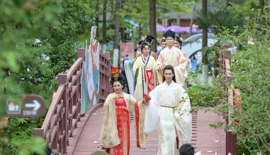 各地中秋汉服活动盘点!沉浸式体验中国传统文化盛宴! 各地中秋汉服活动盘点!沉浸式体验中国传统文化盛宴!