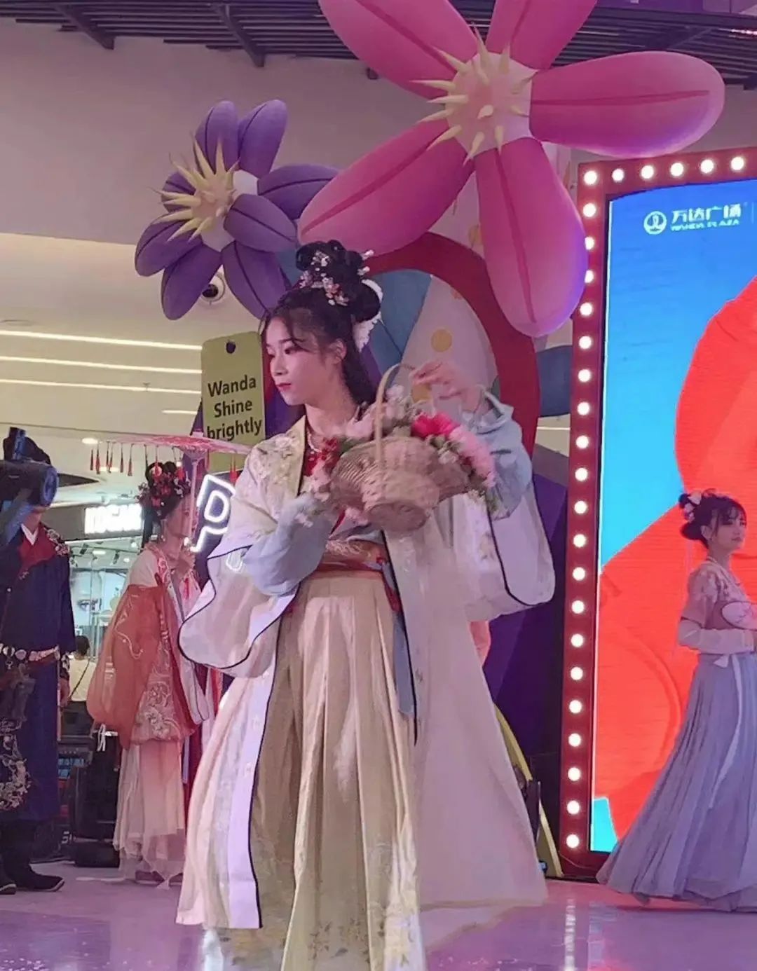 各地中秋汉服活动盘点!沉浸式体验中国传统文化盛宴! 各地中秋汉服活动盘点!沉浸式体验中国传统文化盛宴!