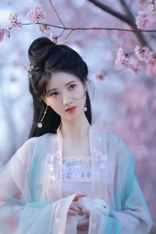 汉服颂 | 杏花天里春衫薄,杨柳岸边骏马鸣 汉服颂 | 杏花天里春衫薄,杨柳岸边骏马鸣