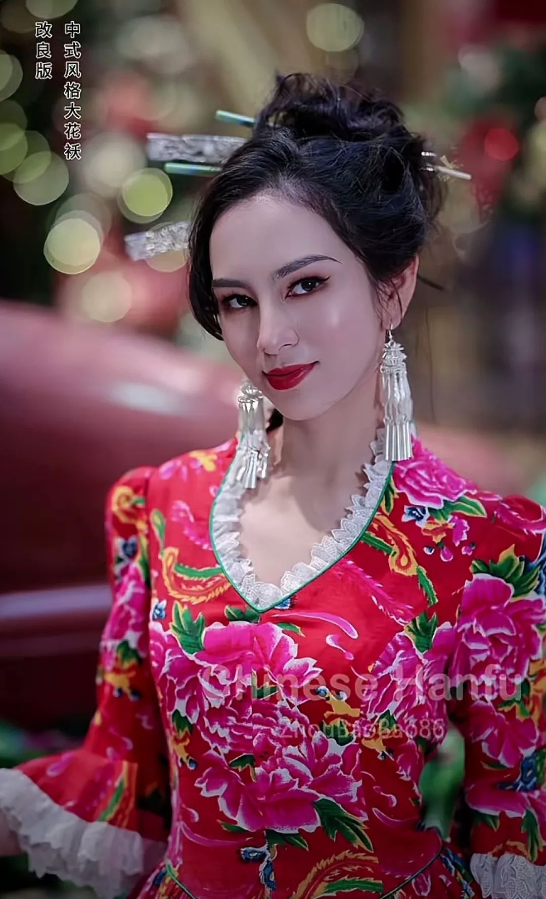 90后川妹子给外国人穿汉服,央视点赞,500万网友围观:这就叫文化自信! 90后川妹子给外国人穿汉服,央视点赞,500万网友围观:这就叫文化自信!