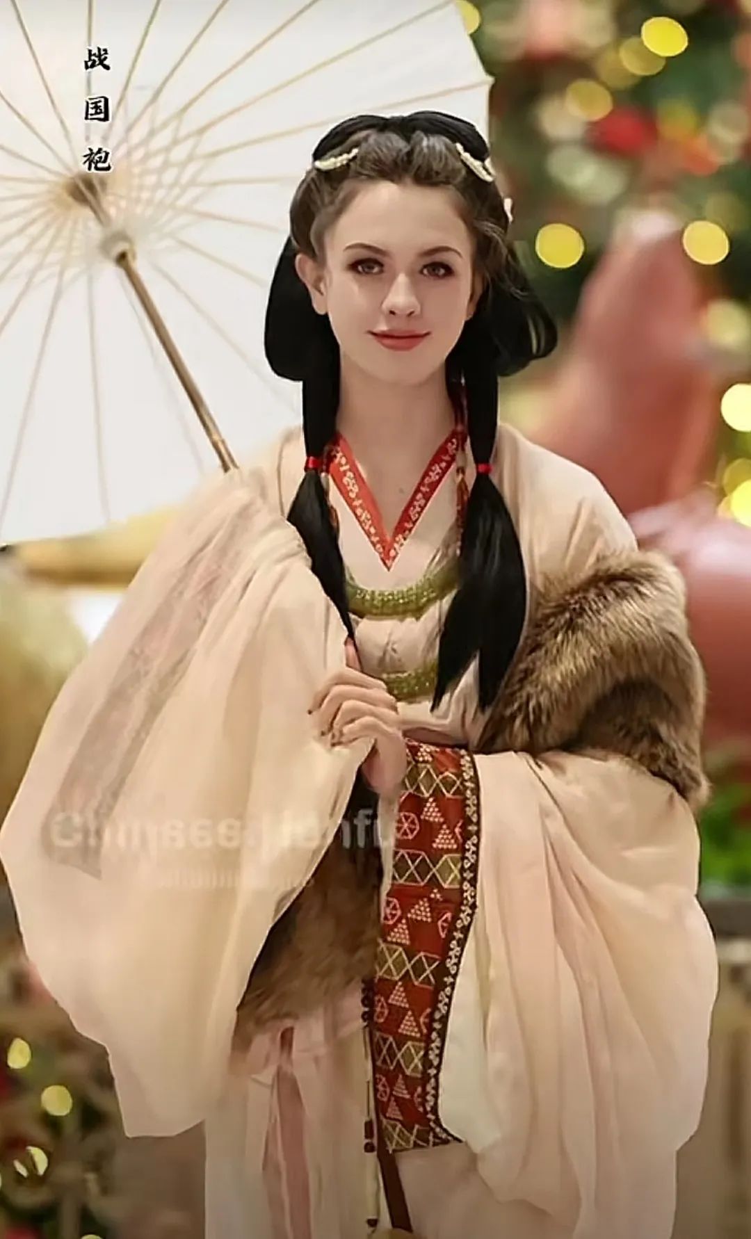 90后川妹子给外国人穿汉服,央视点赞,500万网友围观:这就叫文化自信! 90后川妹子给外国人穿汉服,央视点赞,500万网友围观:这就叫文化自信!