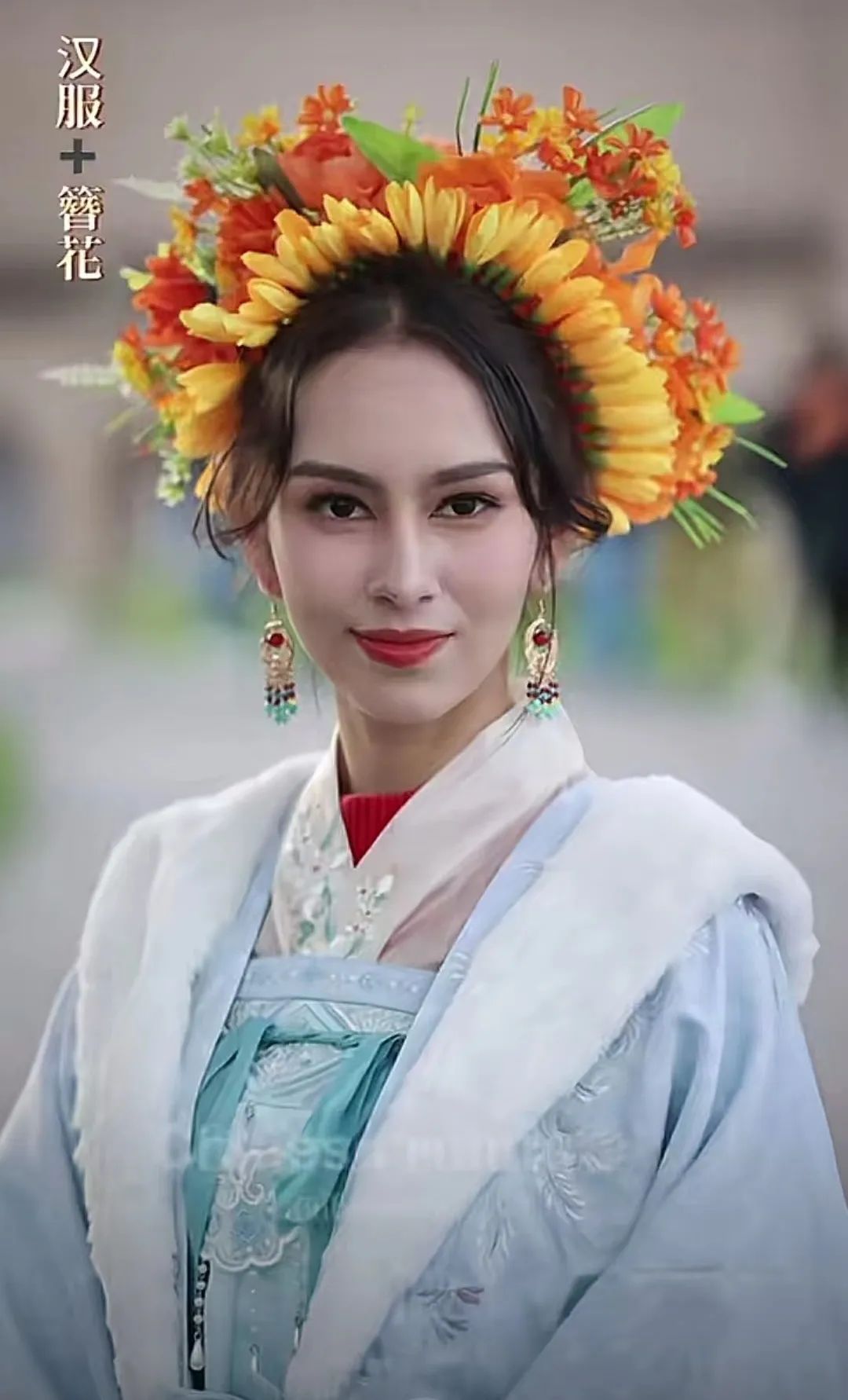 90后川妹子给外国人穿汉服,央视点赞,500万网友围观:这就叫文化自信! 90后川妹子给外国人穿汉服,央视点赞,500万网友围观:这就叫文化自信!