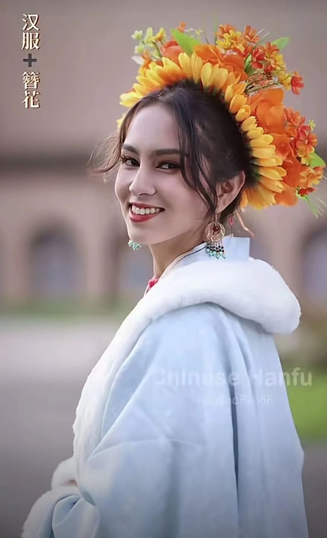 90后川妹子给外国人穿汉服,央视点赞,500万网友围观:这就叫文化自信! 90后川妹子给外国人穿汉服,央视点赞,500万网友围观:这就叫文化自信!