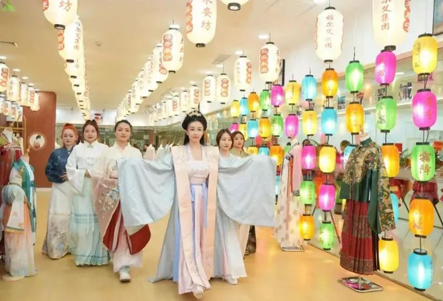 西北首个汉服交易中心落地西安 西北首个汉服交易中心落地西安