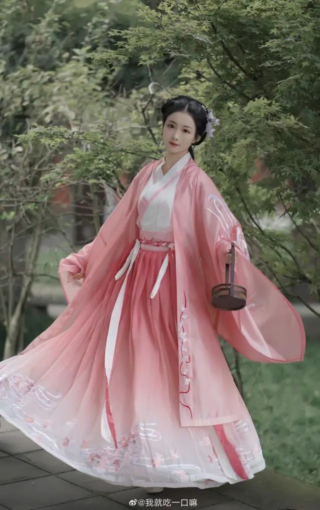 让世界惊艳的汉服，是中国当代的美好记忆