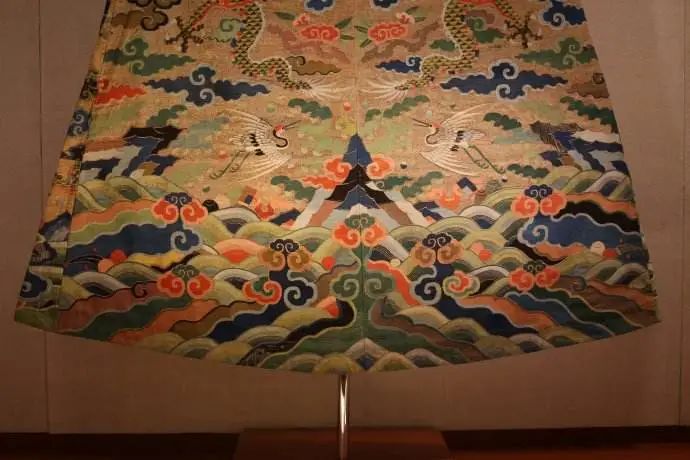 真正热爱传统汉服的同袍都不会认为这是汉服 - 第3张 - 汉服颂 - 传承华夏之美 真正热爱传统汉服的同袍都不会认为这是汉服 - 第3张