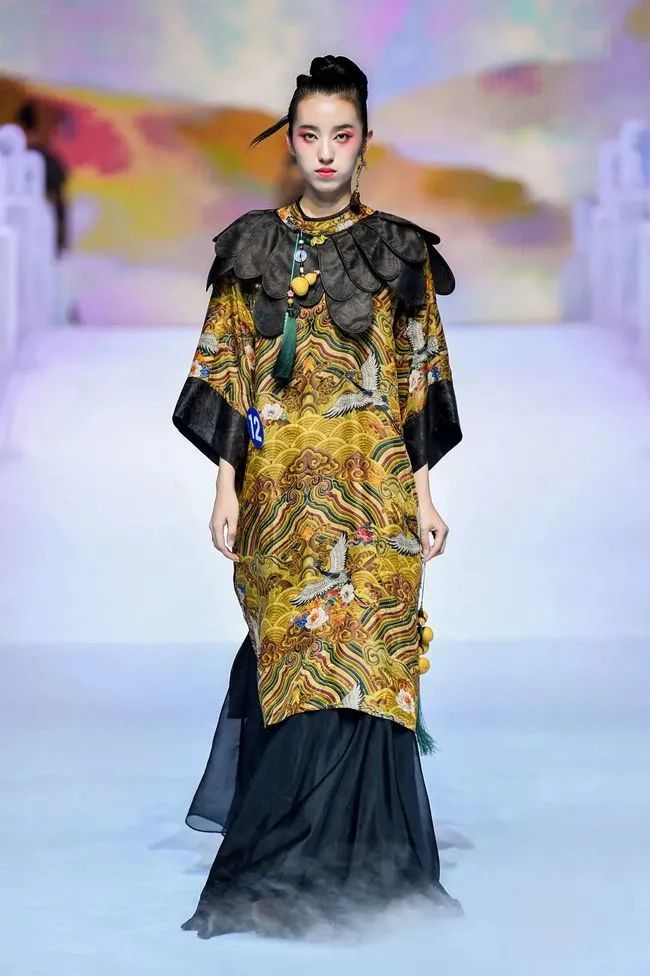 真正热爱传统汉服的同袍都不会认为这是汉服 - 第2张