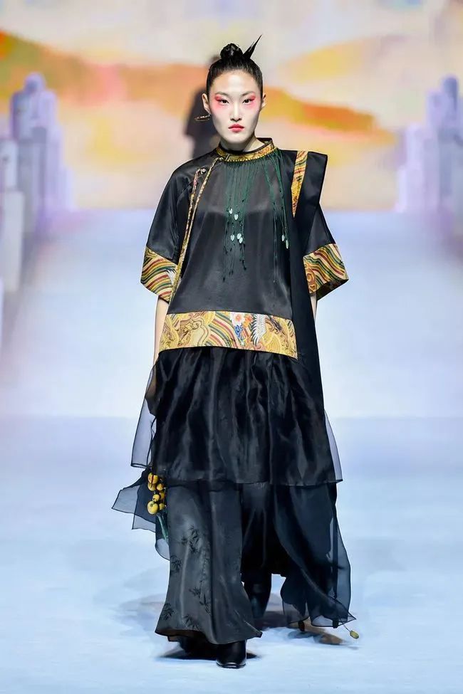 真正热爱传统汉服的同袍都不会认为这是汉服 - 第5张 - 汉服颂 - 传承华夏之美 真正热爱传统汉服的同袍都不会认为这是汉服 - 第5张