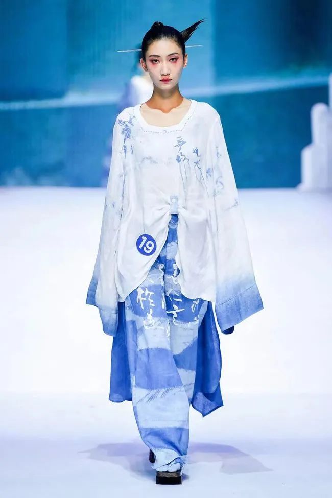 真正热爱传统汉服的同袍都不会认为这是汉服 - 第16张 - 汉服颂 - 传承华夏之美 真正热爱传统汉服的同袍都不会认为这是汉服 - 第16张