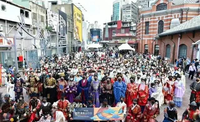 2021台湾汉服爱好者出行日大聚会，场面壮观，全家汉服出行​“大明风华”显风采，天下汉服是一家 - 第5张