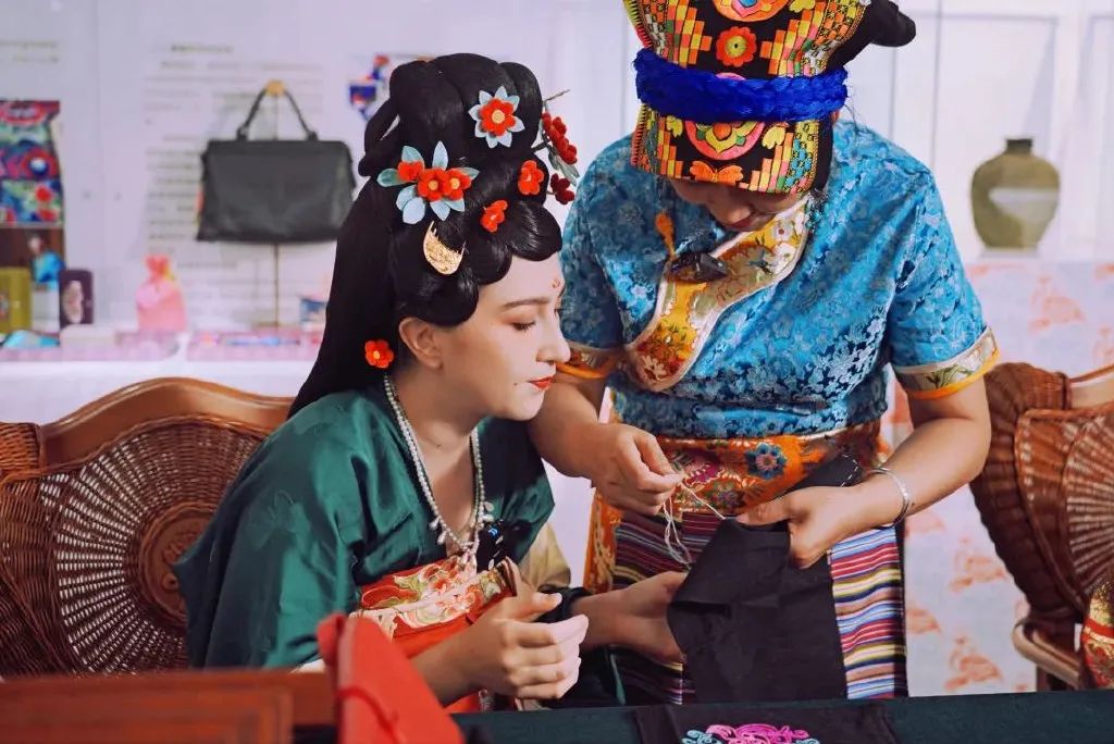 央视频文创短片《这些都是中国的》：外国友人沉浸式体验传统文化 - 第8张