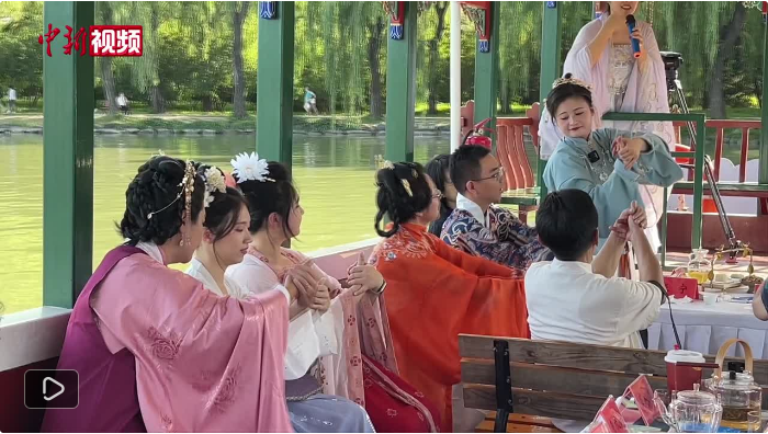 穿汉服泛舟游园，台湾青年立体式体验传统文化之美！