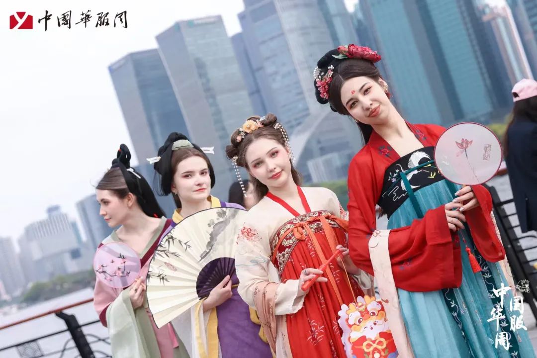 2024年“中国华服周·沪上繁花”系列活动在上海举行