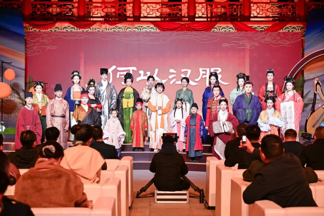 《中国汉服之夜》启幕！刘欣、李子柒、戴荃、者来女着汉服惊艳亮相