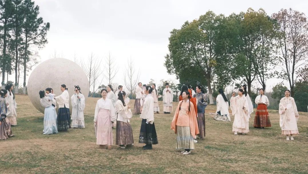 汉服雅韵・春色同行 | 建筑院举办“三八妇女节”主题活动