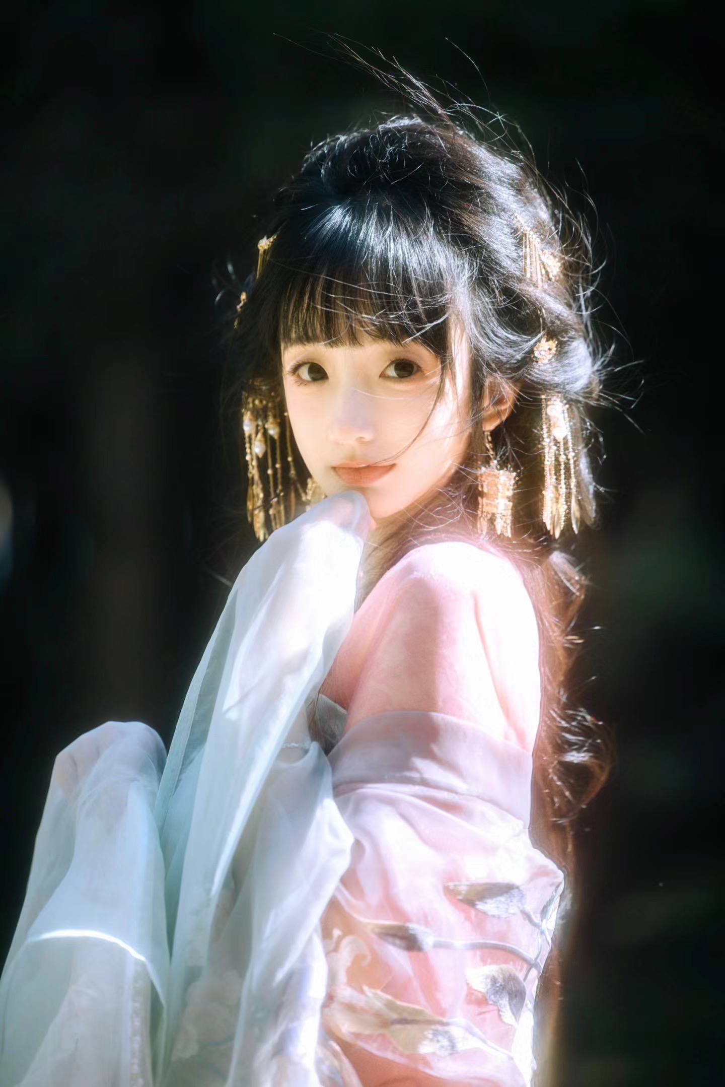 「云裳叠影·浮光」汉服影像诗辑 - 第3张 - 汉服颂 「云裳叠影·浮光」汉服影像诗辑 - 第3张