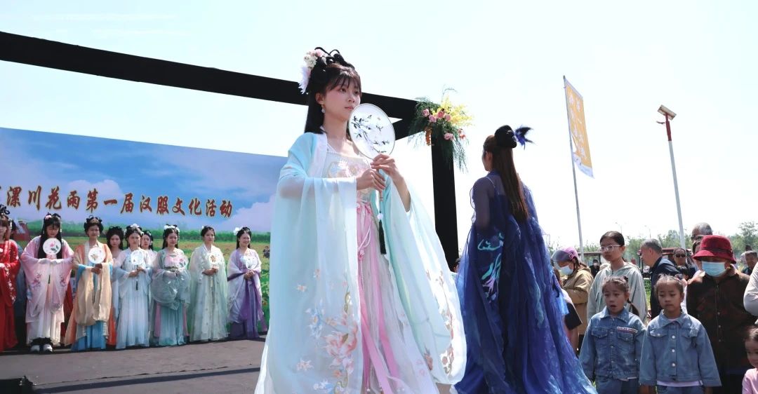 禹城市 “锦绣华章 花间霓裳” 汉服文化活动丨展朝代服饰魅力 促文旅融合新篇 - 第3张 - 汉服颂 禹城市 “锦绣华章 花间霓裳” 汉服文化活动丨展朝代服饰魅力 促文旅融合新篇 - 第3张