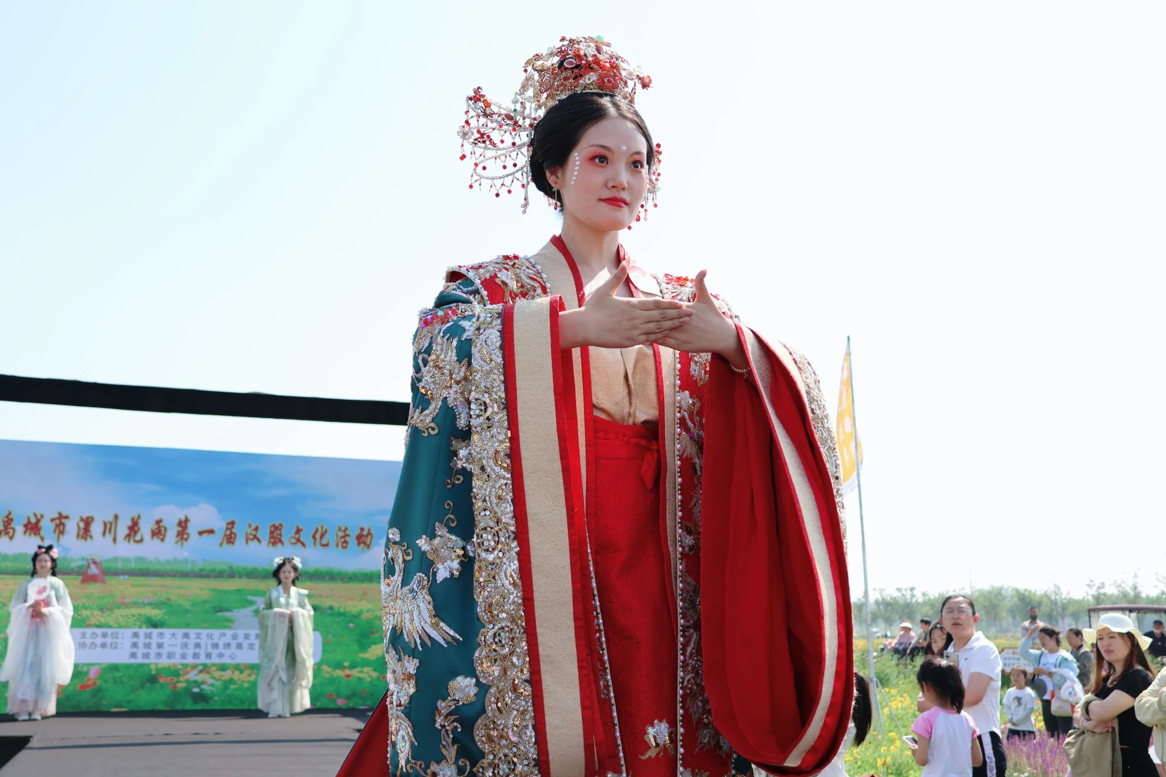 禹城市 “锦绣华章 花间霓裳” 汉服文化活动丨展朝代服饰魅力 促文旅融合新篇 - 第4张 - 汉服颂 禹城市 “锦绣华章 花间霓裳” 汉服文化活动丨展朝代服饰魅力 促文旅融合新篇 - 第4张