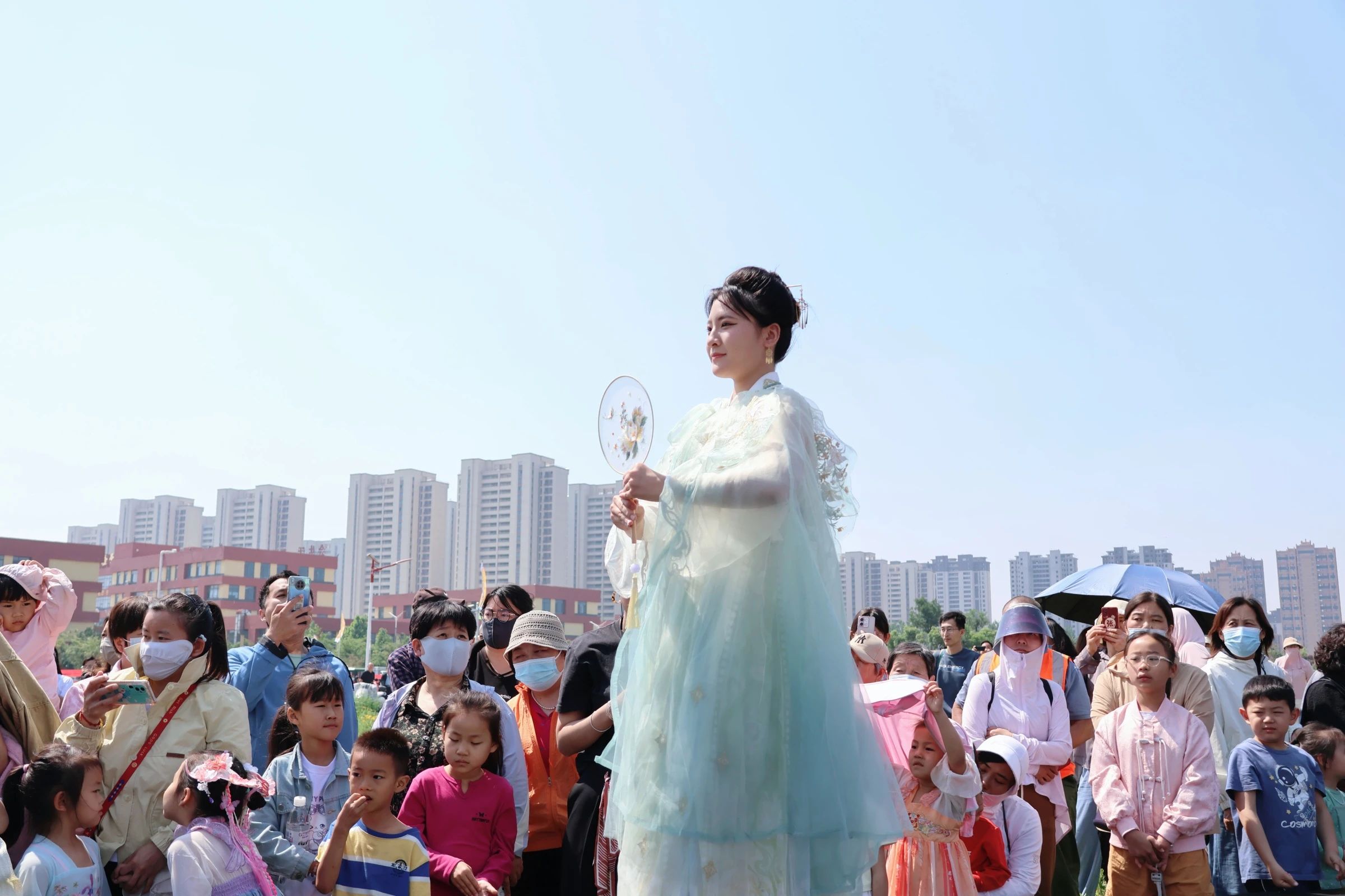 禹城市 “锦绣华章 花间霓裳” 汉服文化活动丨展朝代服饰魅力 促文旅融合新篇 - 第5张 - 汉服颂 禹城市 “锦绣华章 花间霓裳” 汉服文化活动丨展朝代服饰魅力 促文旅融合新篇 - 第5张