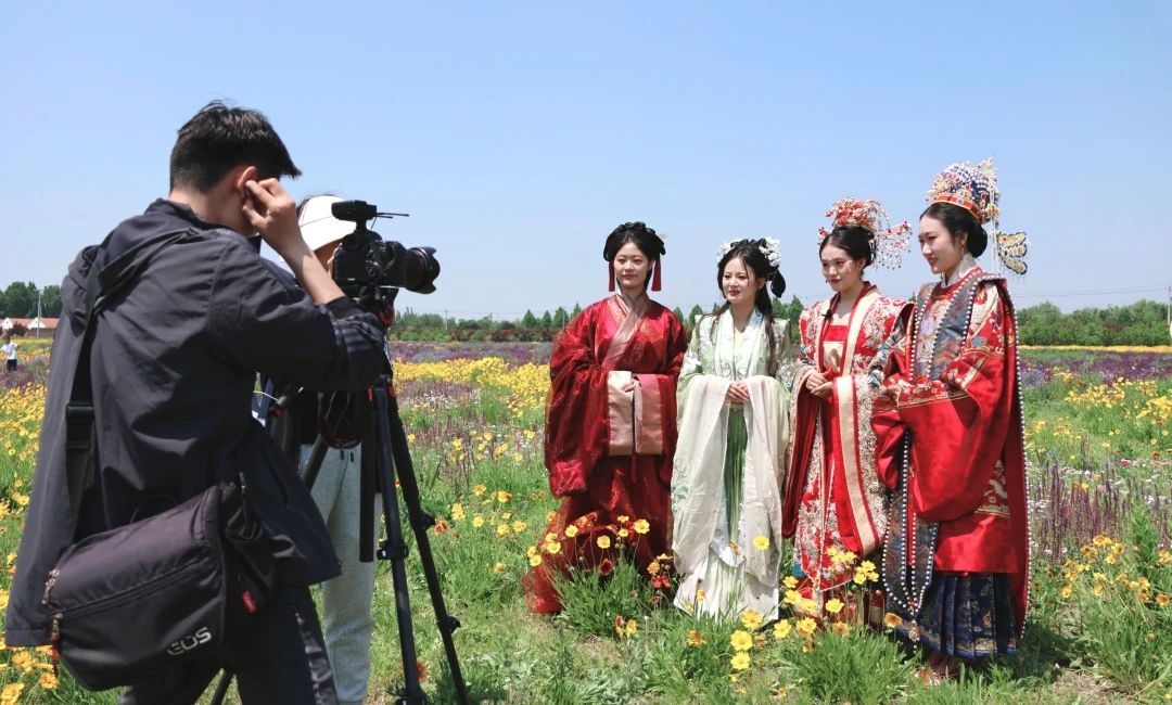 禹城市 “锦绣华章 花间霓裳” 汉服文化活动丨展朝代服饰魅力 促文旅融合新篇 - 第7张 - 汉服颂 禹城市 “锦绣华章 花间霓裳” 汉服文化活动丨展朝代服饰魅力 促文旅融合新篇 - 第7张