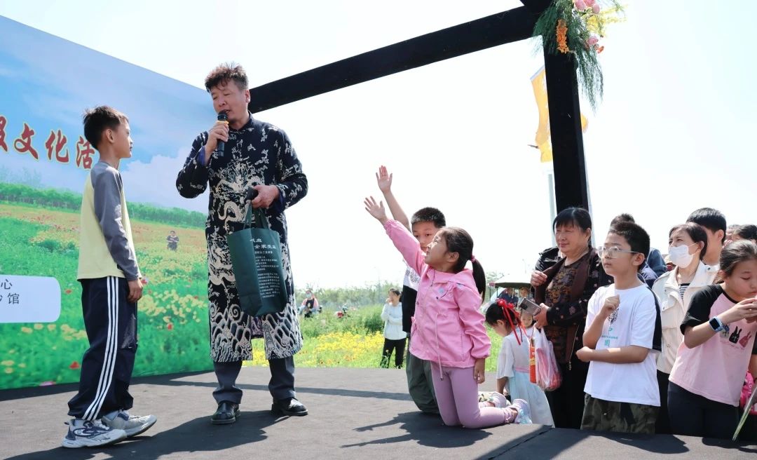 禹城市 “锦绣华章 花间霓裳” 汉服文化活动丨展朝代服饰魅力 促文旅融合新篇 - 第8张 - 汉服颂 禹城市 “锦绣华章 花间霓裳” 汉服文化活动丨展朝代服饰魅力 促文旅融合新篇 - 第8张