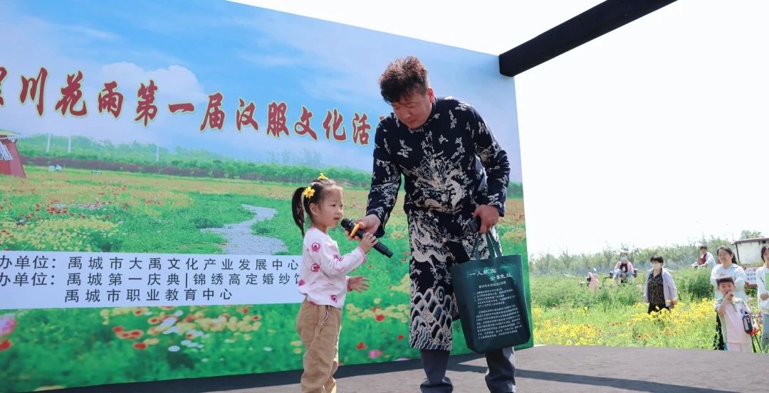 禹城市 “锦绣华章 花间霓裳” 汉服文化活动丨展朝代服饰魅力 促文旅融合新篇 - 第9张 - 汉服颂 禹城市 “锦绣华章 花间霓裳” 汉服文化活动丨展朝代服饰魅力 促文旅融合新篇 - 第9张