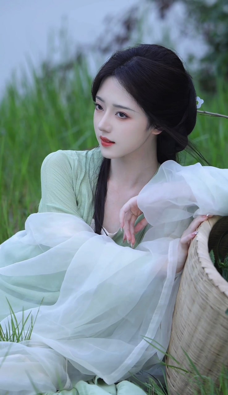 一川青绿一川风,裁云作衣入画中 - 第1张 - 汉服颂 一川青绿一川风,裁云作衣入画中 - 第1张