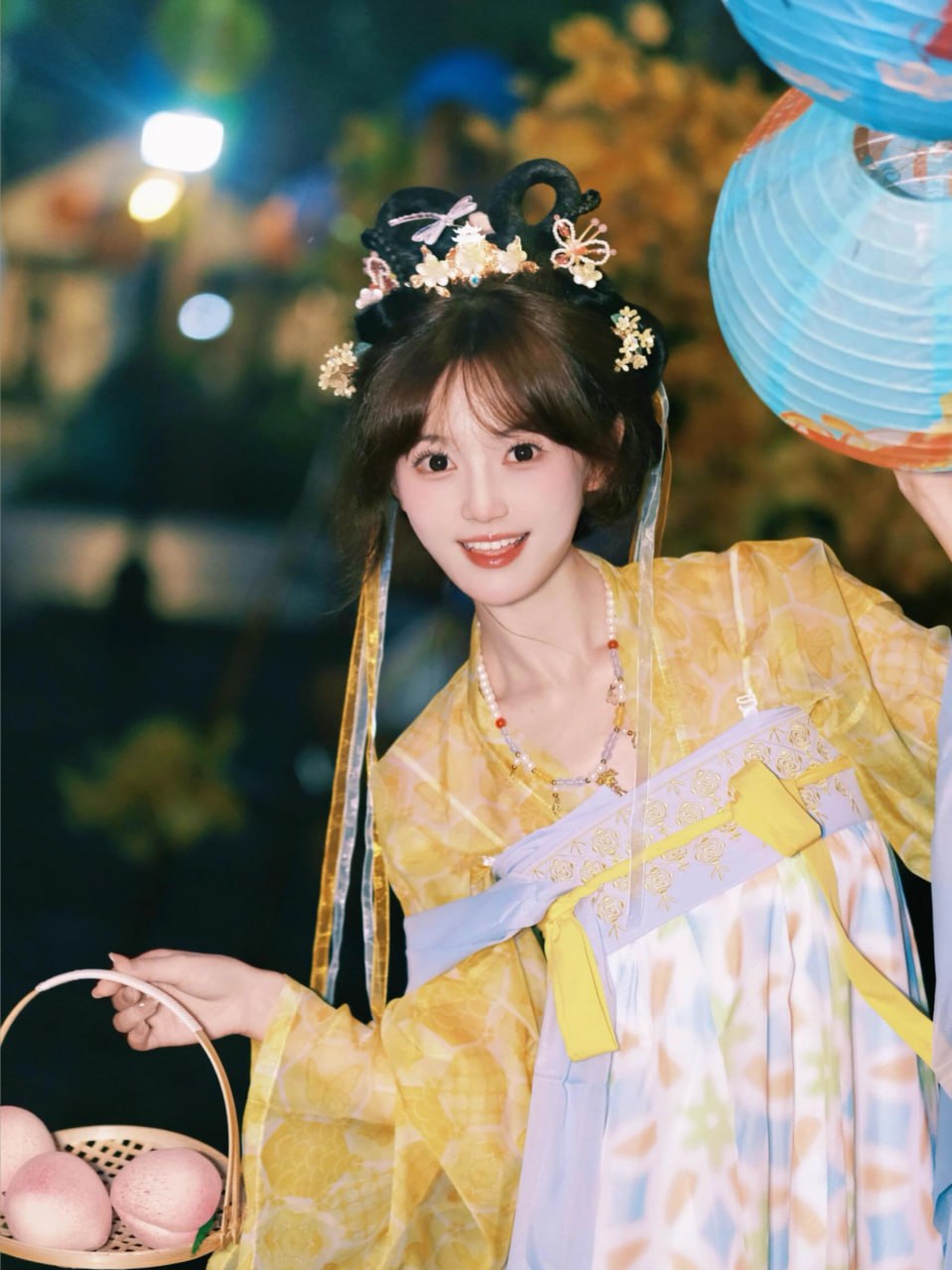 少女秋夜嬉游记:灯影阑珊处的佳人 - 第1张 - 汉服颂 少女秋夜嬉游记:灯影阑珊处的佳人 - 第1张