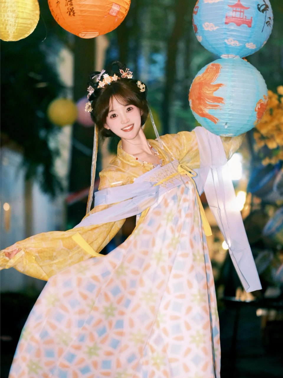 少女秋夜嬉游记:灯影阑珊处的佳人 - 第2张 - 汉服颂 少女秋夜嬉游记:灯影阑珊处的佳人 - 第2张