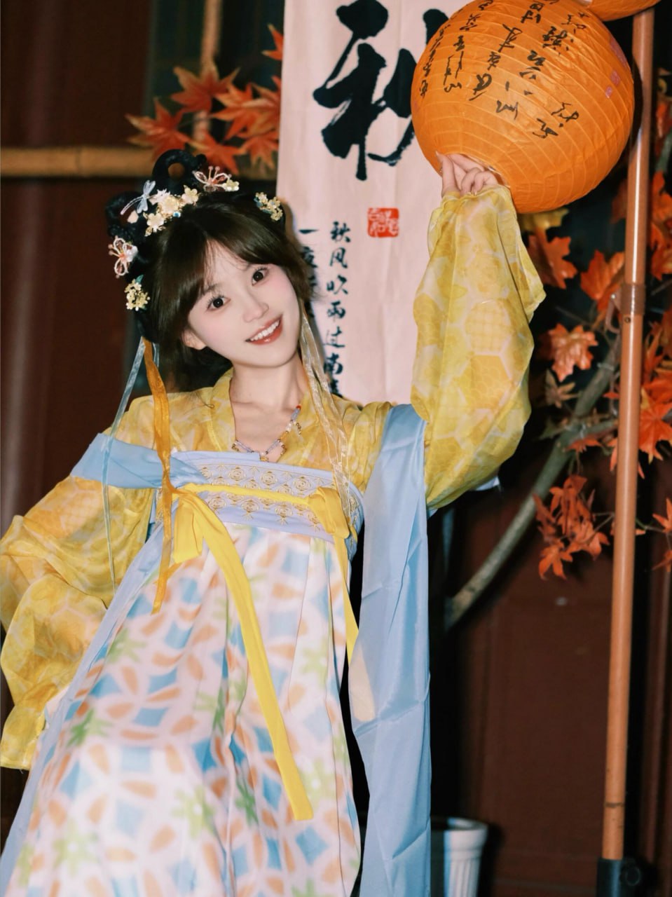 少女秋夜嬉游记:灯影阑珊处的佳人 - 第4张 - 汉服颂 少女秋夜嬉游记:灯影阑珊处的佳人 - 第4张