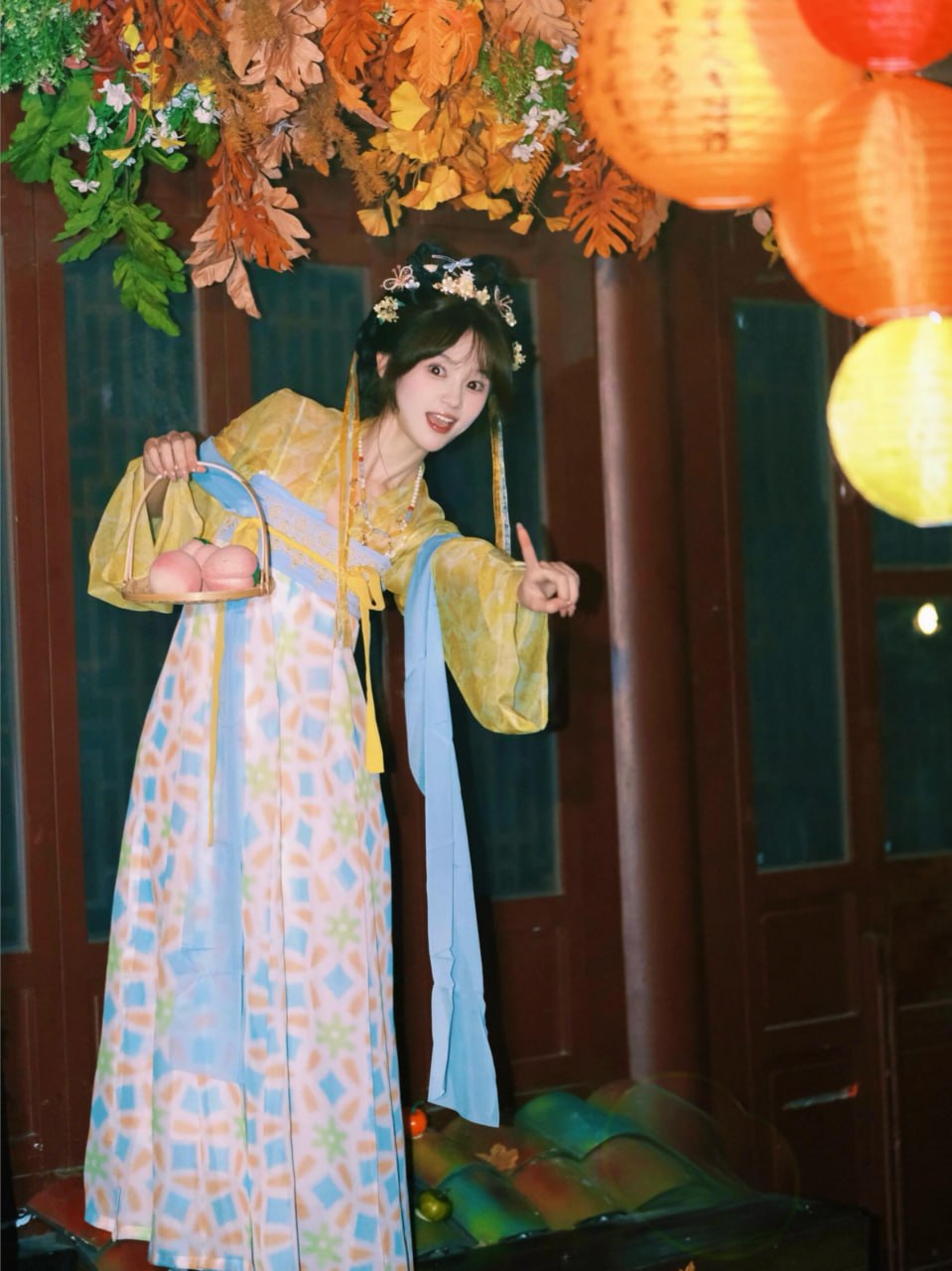 少女秋夜嬉游记:灯影阑珊处的佳人 - 第6张 - 汉服颂 少女秋夜嬉游记:灯影阑珊处的佳人 - 第6张