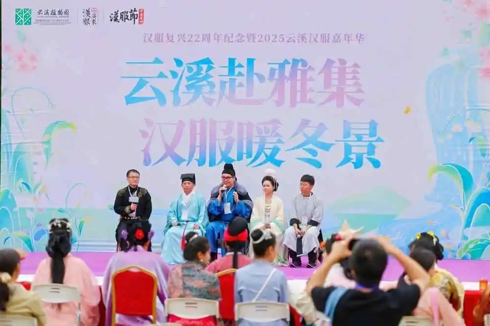 云溪赴雅集,汉服暖冬景:一场穿越时光的岭南园林盛会 - 第7张 - 汉服颂 云溪赴雅集,汉服暖冬景:一场穿越时光的岭南园林盛会 - 第7张