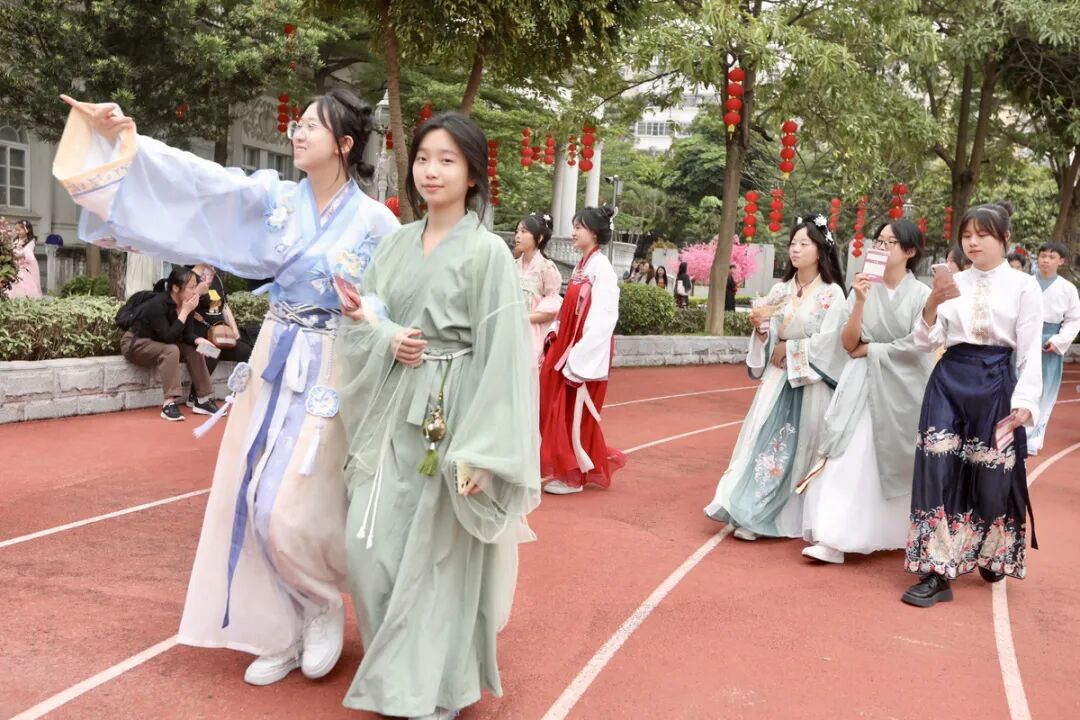 从“小众爱好”到“日常穿搭”：汉服破圈路上的四大现实障碍 - 第3张