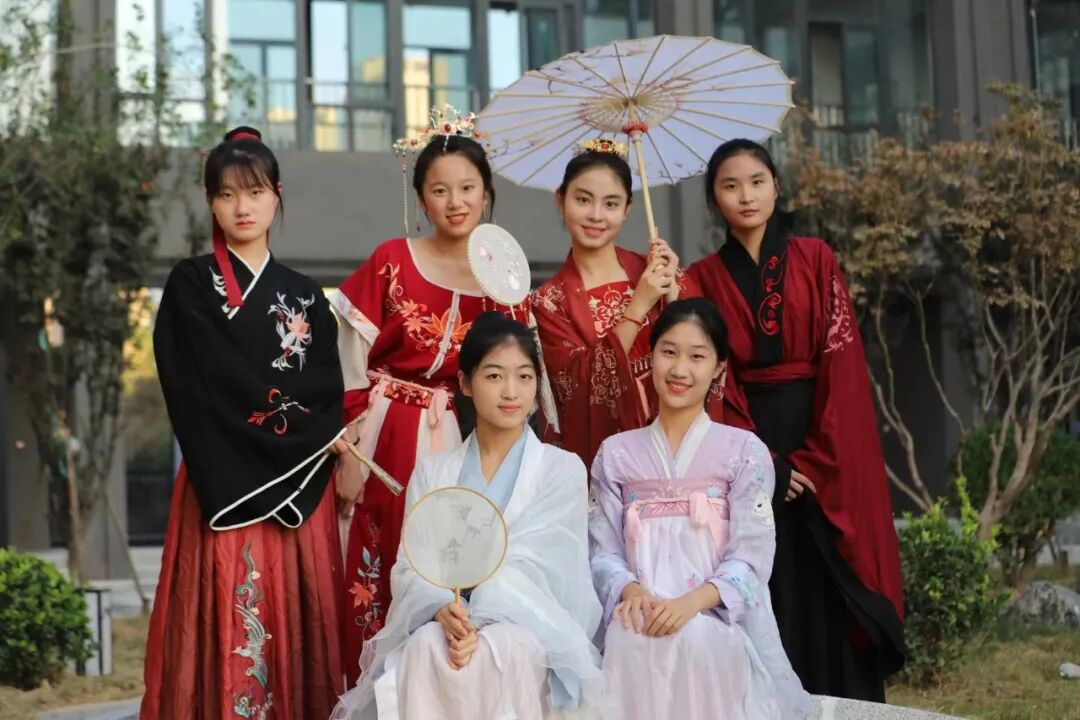 从“小众爱好”到“日常穿搭”：汉服破圈路上的四大现实障碍 - 第4张