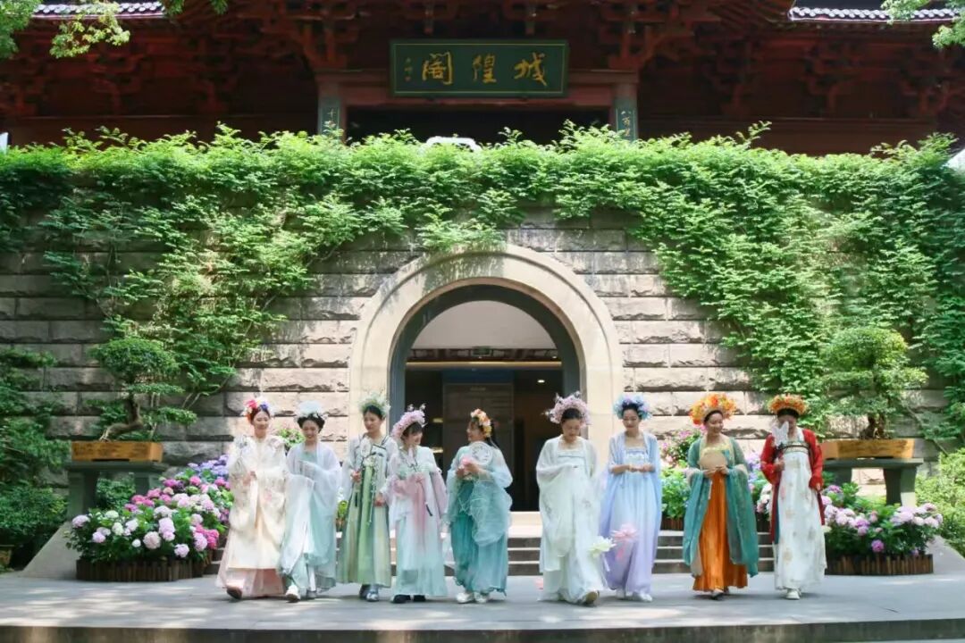 【城隍阁汉服月 | 活动预告】春日上吴山,穿汉服免费!学朝代衣冠,赴山花烂漫的踏青之约 - 第2张 - 汉服颂 【城隍阁汉服月 | 活动预告】春日上吴山,穿汉服免费!学朝代衣冠,赴山花烂漫的踏青之约 - 第2张