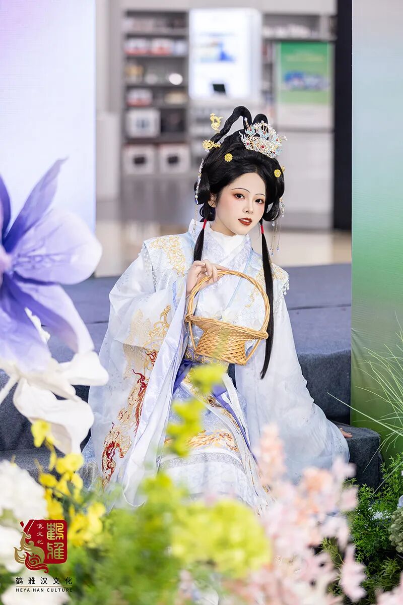 花朝赴约,汉服寻春|这场国风盛宴,定格春日最美风雅 - 第8张 - 汉服颂 花朝赴约,汉服寻春|这场国风盛宴,定格春日最美风雅 - 第8张