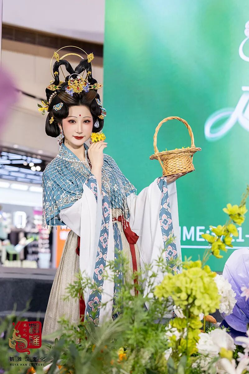 花朝赴约,汉服寻春|这场国风盛宴,定格春日最美风雅 - 第9张 - 汉服颂 花朝赴约,汉服寻春|这场国风盛宴,定格春日最美风雅 - 第9张