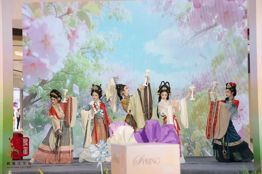 花朝赴约,汉服寻春|这场国风盛宴,定格春日最美风雅 - 第21张 - 汉服颂 花朝赴约,汉服寻春|这场国风盛宴,定格春日最美风雅 - 第21张