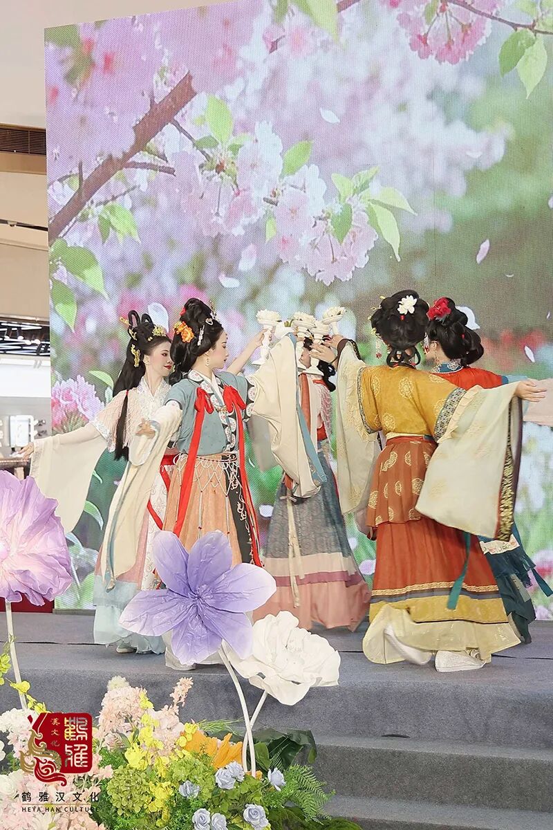 花朝赴约,汉服寻春|这场国风盛宴,定格春日最美风雅 - 第22张 - 汉服颂 花朝赴约,汉服寻春|这场国风盛宴,定格春日最美风雅 - 第22张