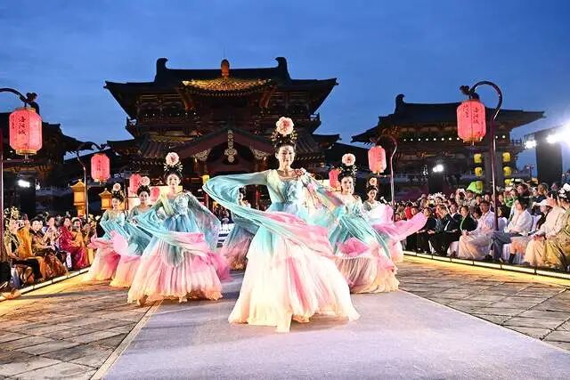 华服绽芳华国风耀九洲—— 老城区 “花开中国・礼遇洛阳”九洲池华服盛典圆满落幕 - 第1张