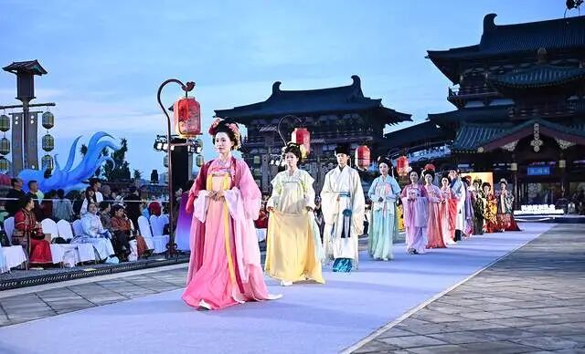 华服绽芳华国风耀九洲—— 老城区 “花开中国・礼遇洛阳”九洲池华服盛典圆满落幕 - 第4张