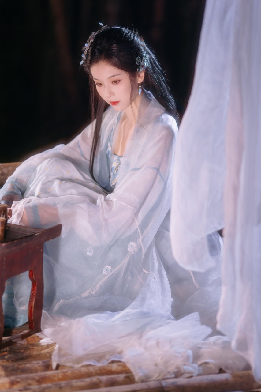 古风仿妆写真 | 雾妄言:陈都灵仿妆的昼与夜 - 第7张 - 汉服颂 古风仿妆写真 | 雾妄言:陈都灵仿妆的昼与夜 - 第7张