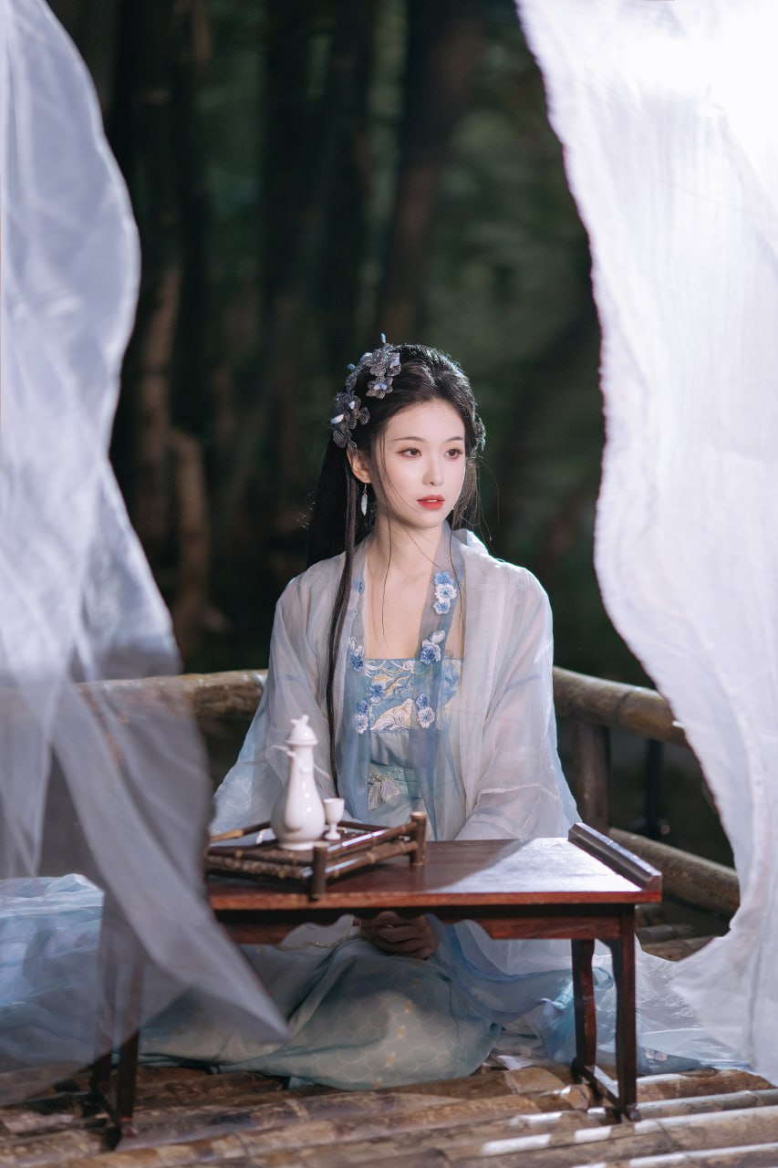 古风仿妆写真 | 雾妄言:陈都灵仿妆的昼与夜 - 第8张 - 汉服颂 古风仿妆写真 | 雾妄言:陈都灵仿妆的昼与夜 - 第8张