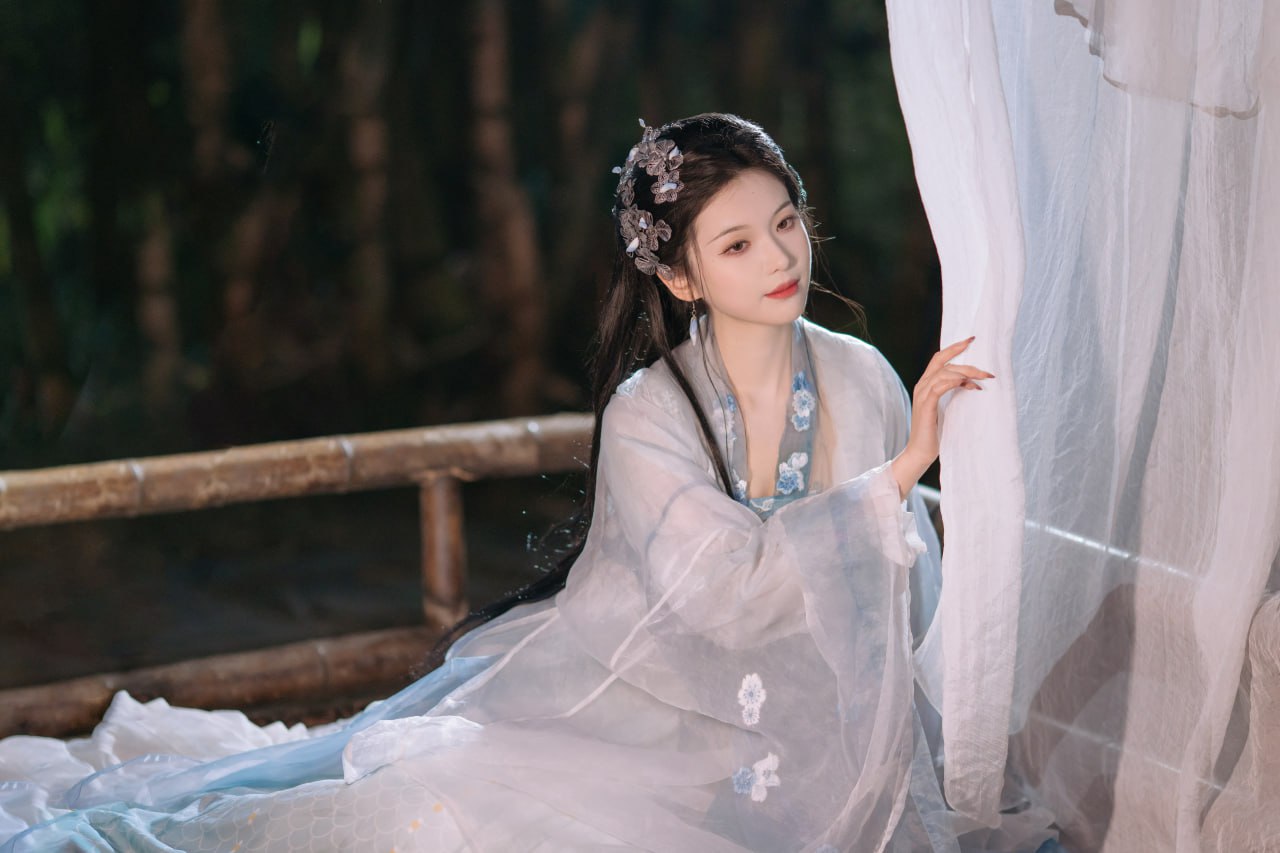 古风仿妆写真 | 雾妄言:陈都灵仿妆的昼与夜 - 第10张 - 汉服颂 古风仿妆写真 | 雾妄言:陈都灵仿妆的昼与夜 - 第10张