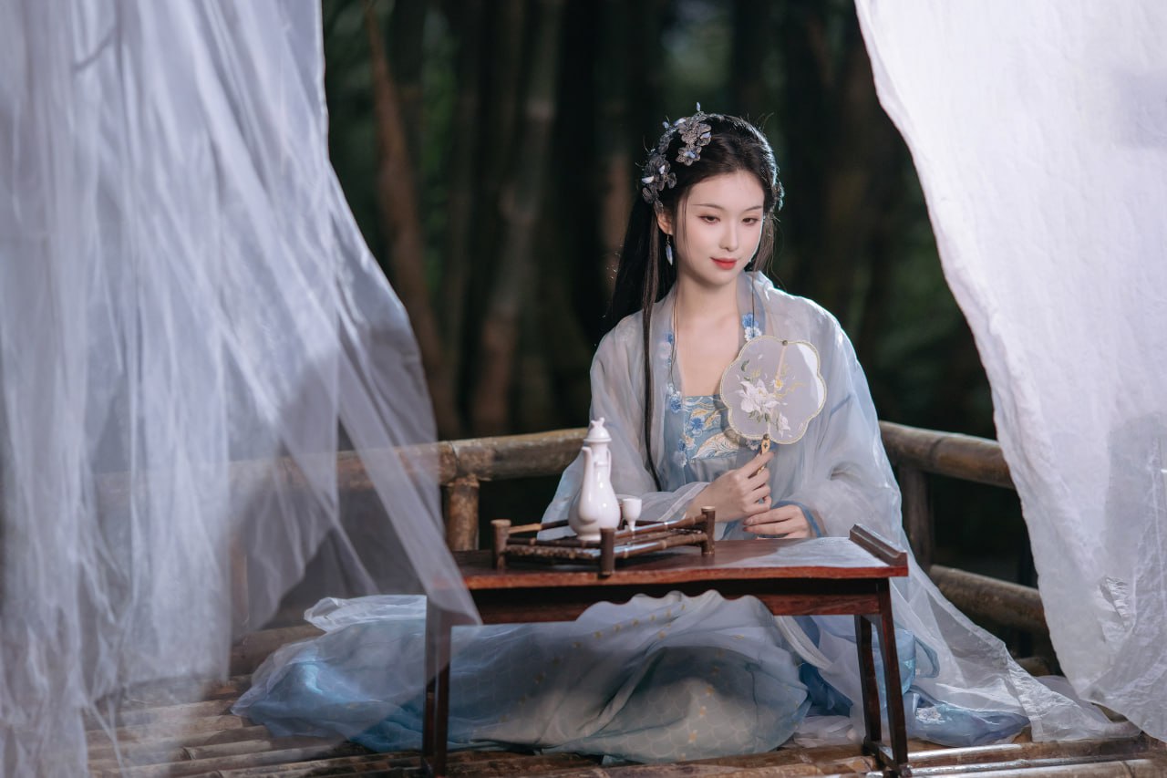 古风仿妆写真 | 雾妄言:陈都灵仿妆的昼与夜 - 第11张 - 汉服颂 古风仿妆写真 | 雾妄言:陈都灵仿妆的昼与夜 - 第11张