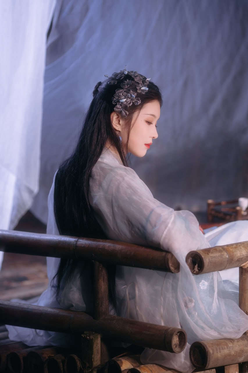 古风仿妆写真 | 雾妄言:陈都灵仿妆的昼与夜 - 第12张 - 汉服颂 古风仿妆写真 | 雾妄言:陈都灵仿妆的昼与夜 - 第12张