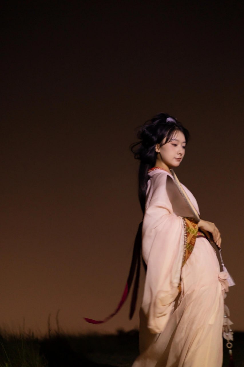 战国袍写真 | 暮色:黄昏草地篝火夜景的穿越时光 - 第6张 - 汉服颂 战国袍写真 | 暮色:黄昏草地篝火夜景的穿越时光 - 第6张