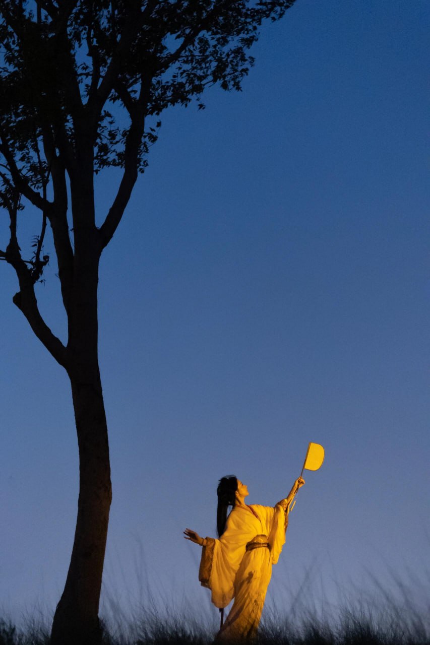 战国袍写真 | 暮色:黄昏草地篝火夜景的穿越时光 - 第8张 - 汉服颂 战国袍写真 | 暮色:黄昏草地篝火夜景的穿越时光 - 第8张